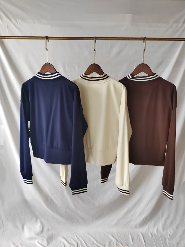 Ženska baseball jakna s color-blockom i prugama, sportsko-ležerni stil za jogu, brzo sušeći materijal, kardigan.