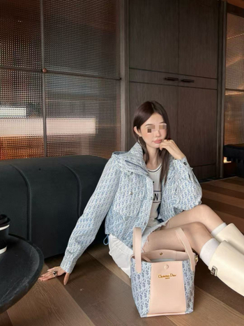 Dijia 25 Jachetă cu glugă pentru primăvară timpurie, țesătură jacquard din 100% bumbac — stil elegant de doamnă din înalta societate