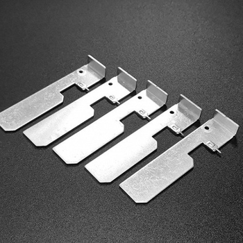 Prilagođeni aluminijski stancirani dijelovi za elektronički pojačalo i hladnjak