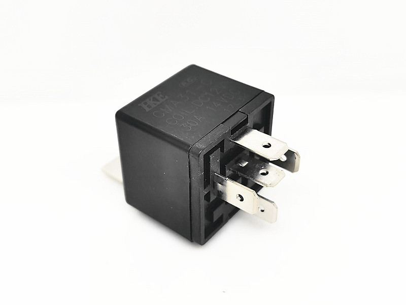 Huigang CMA31-C 12V/24V autó relé, 5 tűs, 30A