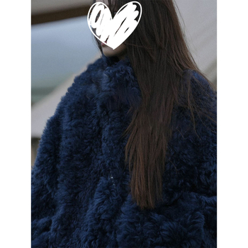 Női sötétkék plüss kabát, álló gallérral, hosszú ujjaival, laza szabású, vastag téli kabát