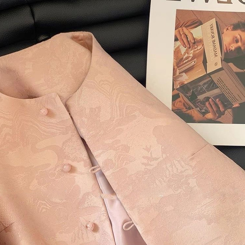 Ružičasti ženski sako s tiskom u kineskom stilu, jesen 2025, vrhunska kvaliteta, okrugli ovratnik, elegantan retro stil