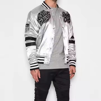 Saten jakna s PU kožnim rukavima, izvezen logotip u američkom sveučilišnom stilu, prilagođeni streetwear bomber jakna