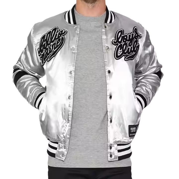 Saten jakna s PU kožnim rukavima, izvezen logotip u američkom sveučilišnom stilu, prilagođeni streetwear bomber jakna