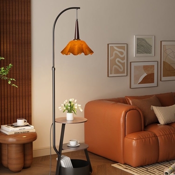 Vintage podna lampa s cvjetnim uzorkom i crvenim mramornim abažurom, za dnevni boravak i spavaću sobu
