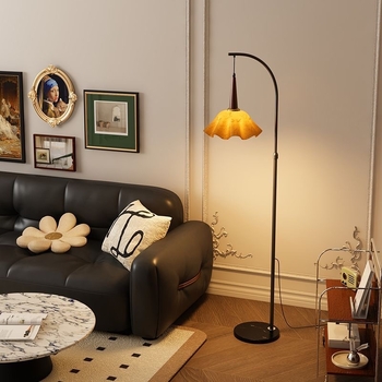 Vintage podna lampa s cvjetnim uzorkom i crvenim mramornim abažurom, za dnevni boravak i spavaću sobu