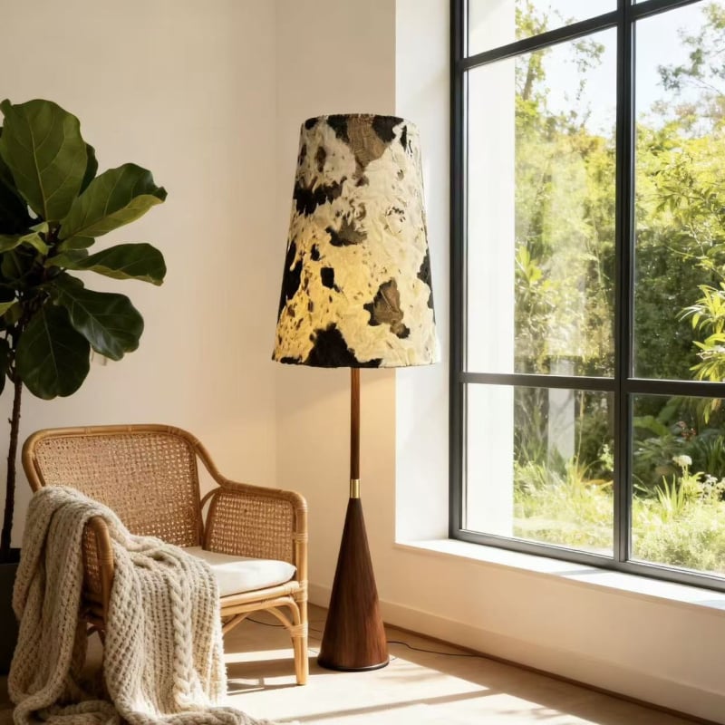Francuska retro podna lampa od masivnog drveta, stil Wabi-Sabi, za dnevni boravak, kut kauča, radni prostor i spavaću sobu