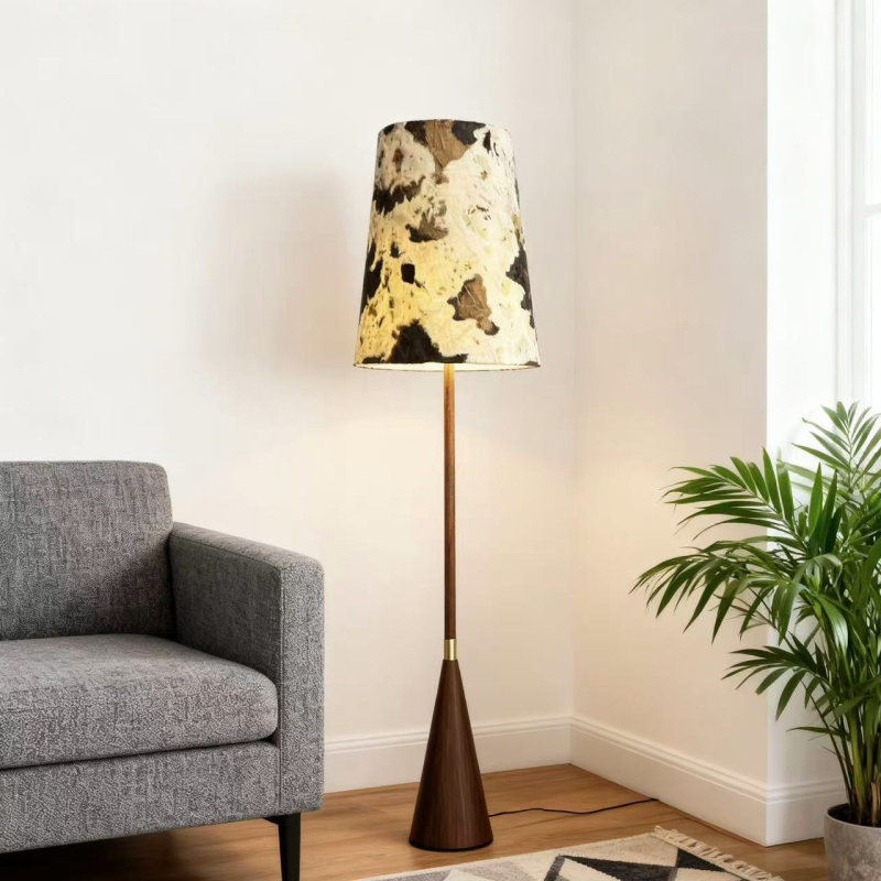 Francuska retro podna lampa od masivnog drveta, stil Wabi-Sabi, za dnevni boravak, kut kauča, radni prostor i spavaću sobu