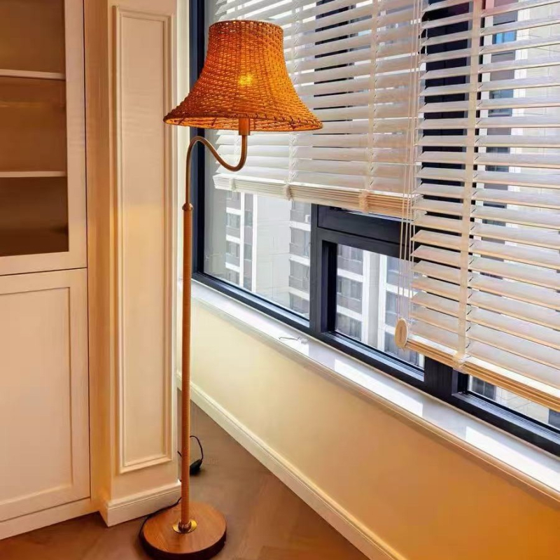 LED stojeća lampa u francuskom retro stilu, moderan luksuz za spavaću sobu i dnevni boravak