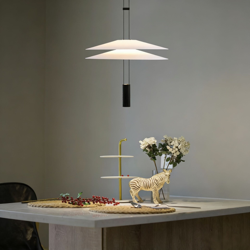 Visilica s UFO stilom i nordijskim minimalističkim dizajnom, LED, aluminijsko tijelo i PMMA abažur, jedna glavna svjetiljka, visina do 1.8 m, pogodna za dnevni boravak i blagovaonu