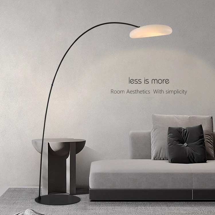 Minimalistička moderna stalna lampa za dnevni boravak, ured i hodnik; lampa s oblačnim oblikom uz kauč — kreativno dekorativno osvjetljenje nadahnuto influencerima