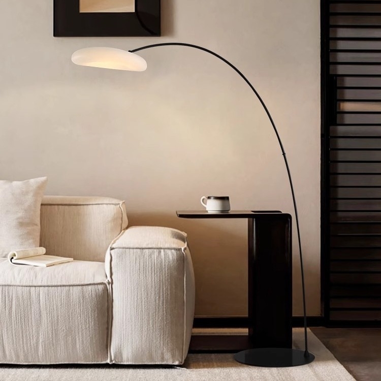 Minimalistička moderna stalna lampa za dnevni boravak, ured i hodnik; lampa s oblačnim oblikom uz kauč — kreativno dekorativno osvjetljenje nadahnuto influencerima
