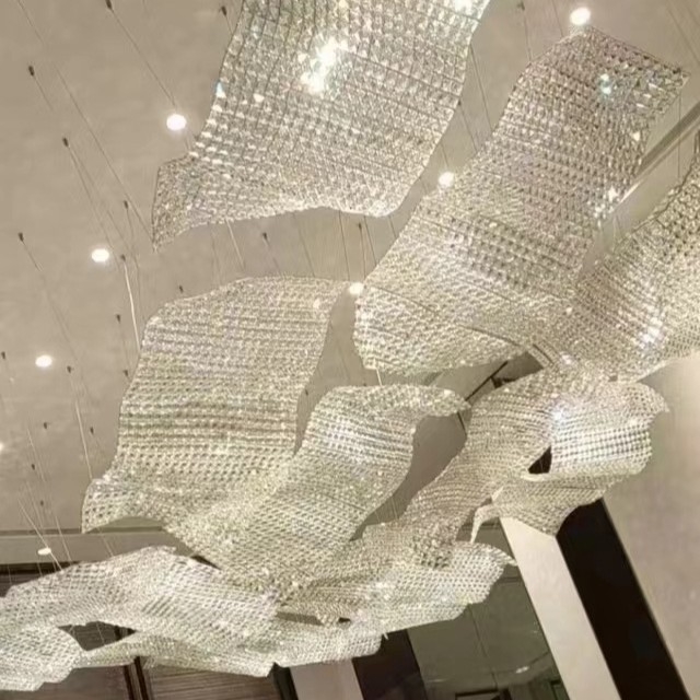 Viseći luster za stubište i hotelsku dvoranu s mrežom perli u obliku ananasa i dizajnom trake