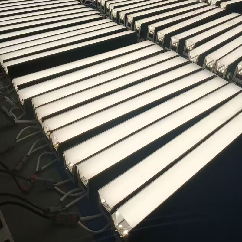 LED viseće svjetlo s mrežom od ćelija, anti-refleksni učinak, linearni profil, aluminijski kvadratni cijev