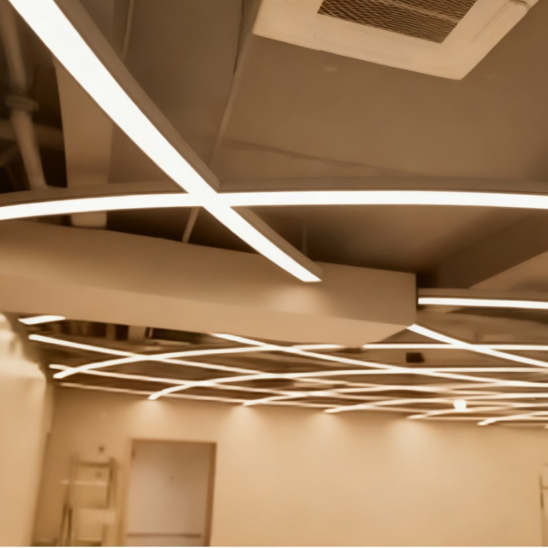 LED zakrivljene linearne svjetilke za trgovačke centre, hotele i klubove — viseće na stropu, prilagođene dugačke linearne lampe