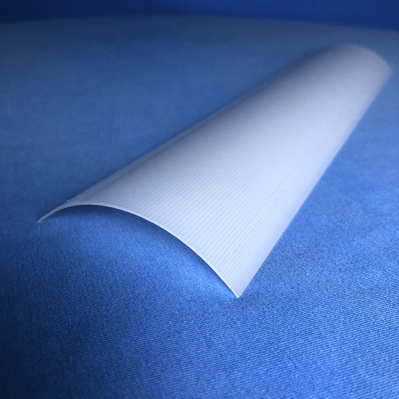 Zakrivljeni PC abažur s dodatnom opremom, difuzni plast kroz ekstrudiranje, prilagođeno oblikovanje kalupa.
