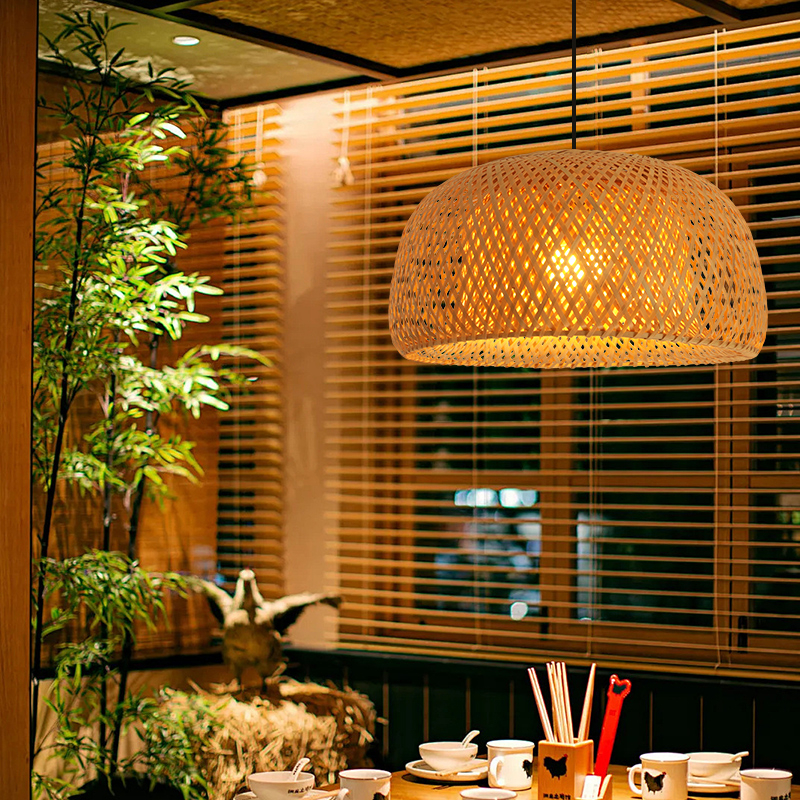 Viseća lampa od bambusa za restoran i čajanu – zen stil, dizajn od ratana i bambusa za dnevni boravak
