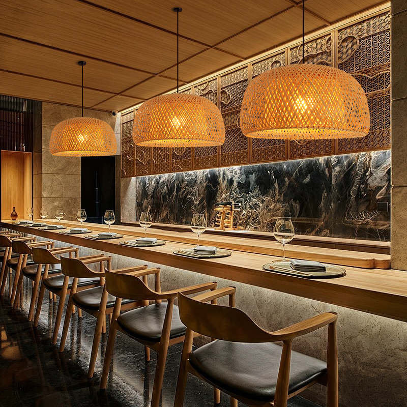 Viseća lampa od bambusa za restoran i čajanu – zen stil, dizajn od ratana i bambusa za dnevni boravak