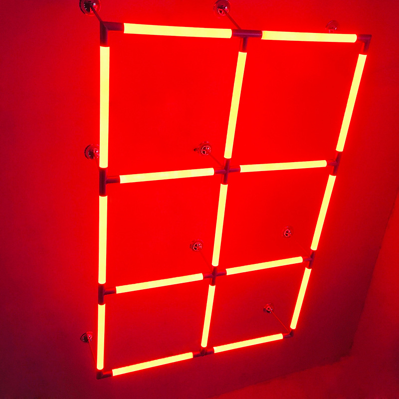 LED таванна лампа с шестоъгълна форма, 320° лъчение и 360° персонализирано осветление, декоративна осветителна тръба