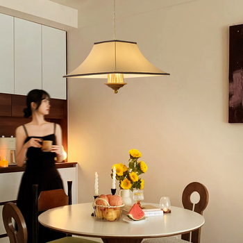 Viseći luster za blagovaonicu u stilu mid-century sa tekstilnim sjenilom i LED rasvjetom