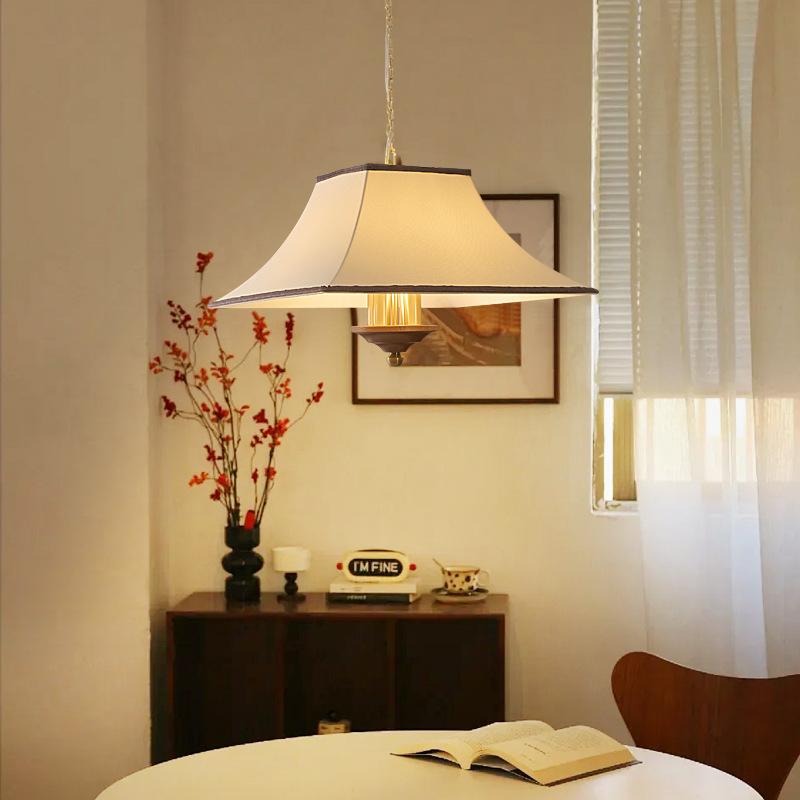 Viseći luster za blagovaonicu u stilu mid-century sa tekstilnim sjenilom i LED rasvjetom