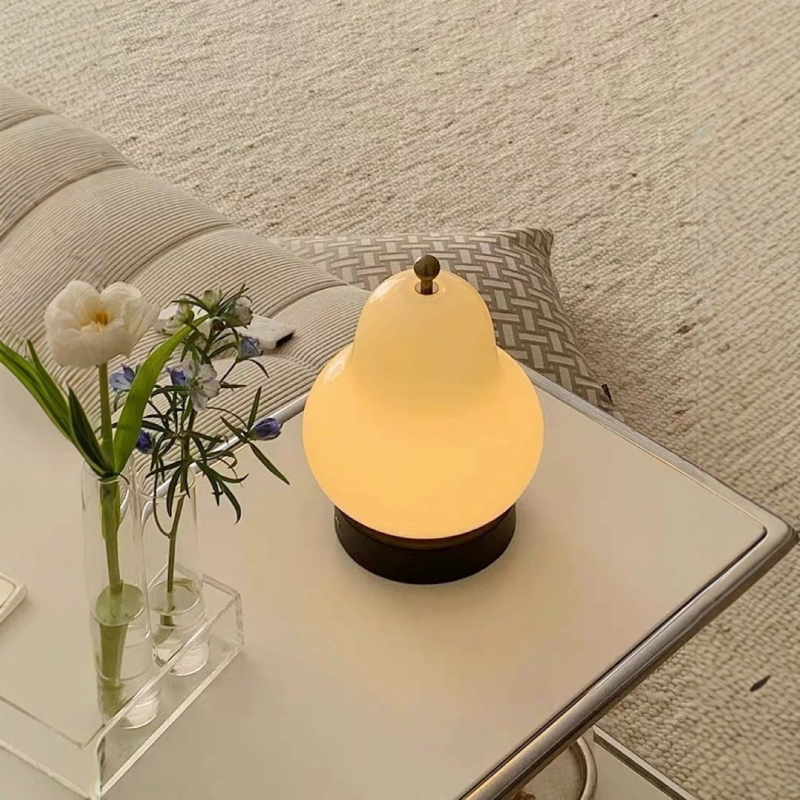 Stolna lampa u kremastom retro stilu za spavaću sobu, noćna lampa u obliku kruške