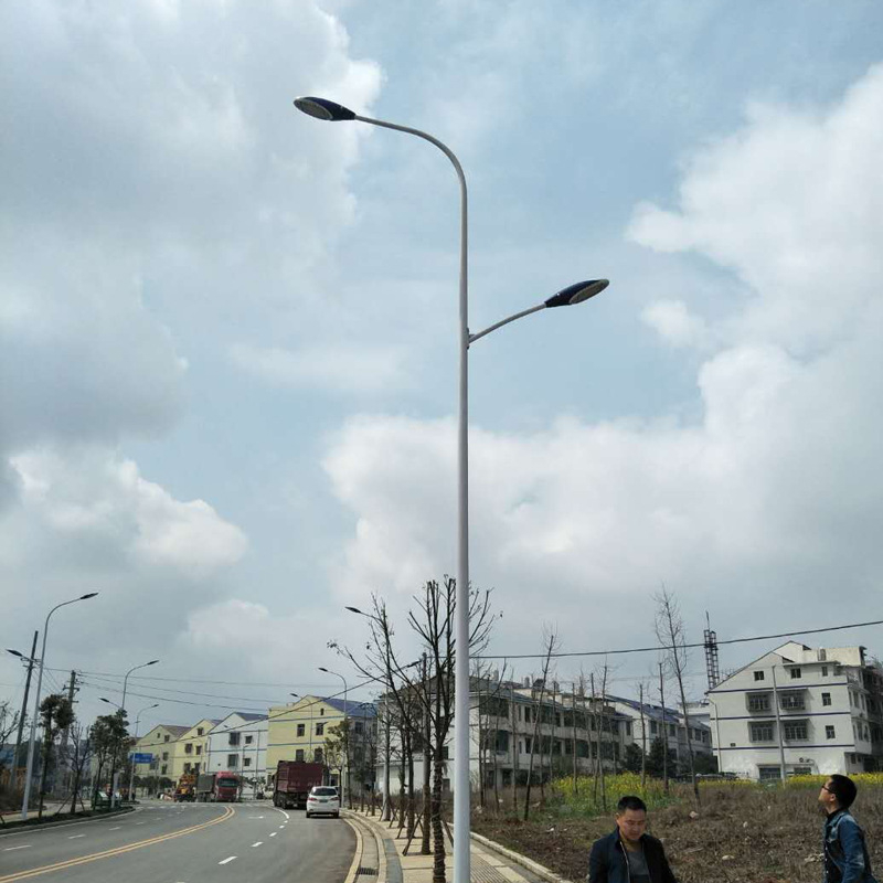 LED κολόνα δρόμου με βραχίονα καντλεϊβερ, μεταλλική κατασκευή, ύψη 5/6/8 μ, ηλιακή τροφοδοσία, 220V