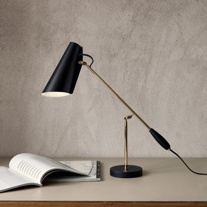 Stolna lampa, moderan minimalistički dizajn, noćna svjetiljka od kovanog željeza, atmosfersko osvjetljenje za bar i restoran, noćno svjetlo, luksuzan stil