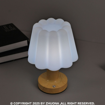 Stolna lampa u obliku gljive, dodirna, punjiva, neprekidna regulacija jačine svjetla, ambijentalno svjetlo, regulacija temperature boje, sjenilo od sintetičke smole, dimenzije 9×15×18.5 cm, moderni minimalistički stil