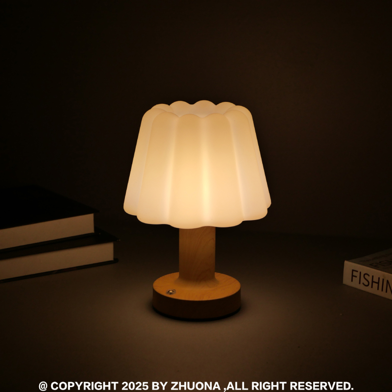 Stolna lampa u obliku gljive, dodirna, punjiva, neprekidna regulacija jačine svjetla, ambijentalno svjetlo, regulacija temperature boje, sjenilo od sintetičke smole, dimenzije 9×15×18.5 cm, moderni minimalistički stil