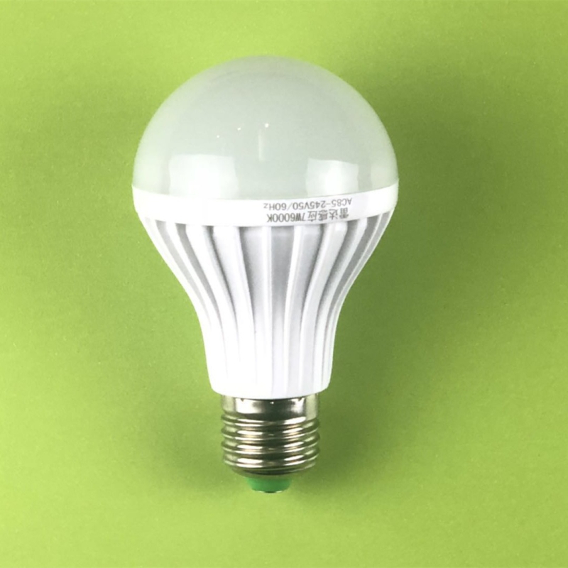 LED žarulja s infracrvenim senzorom pokreta, upravljanje zvukom i svjetlom, E27 utičnica, širok raspon napona 85-265V