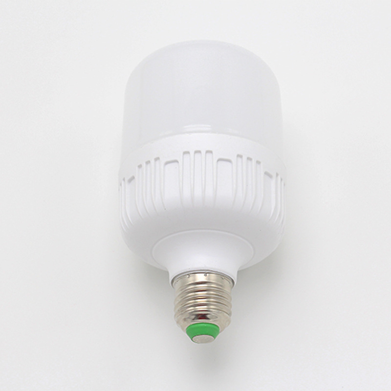 LED žarulja s E27 navojem, energetski učinkovita i vrlo svijetla za kućnu upotrebu; dostupne snage 9W, 15W, 20W, 28W, 36W; B22 baza.