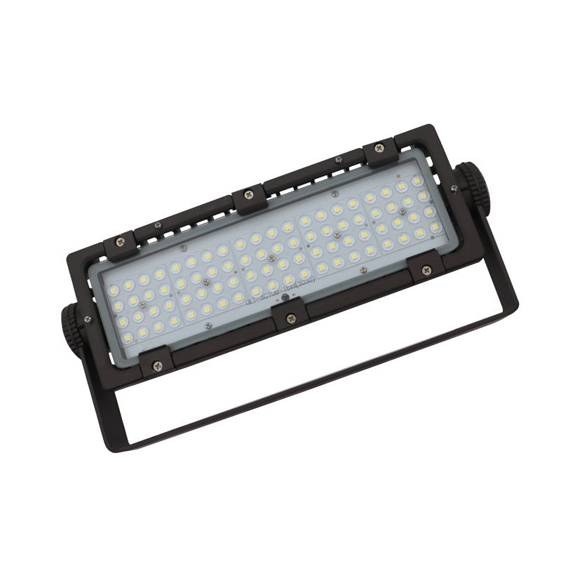 50W LED vanjski reflektor za sportske terene – solarno napajanje, IP68, ugao snopa 120°, aluminijsko kućište