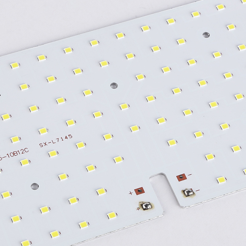 Vanjska LED floodlight RGB 100W–200W za rasvjetu krajolika i reklamnih ploča, vodootporan i otporan, aluminijsko kućište