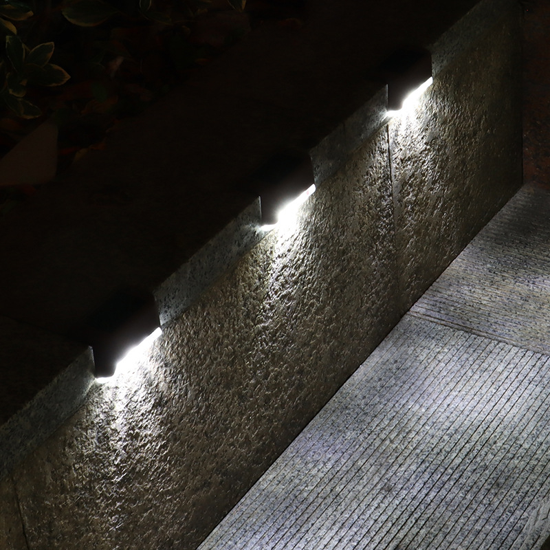 Vanjska vodootporna solarna LED rasvjeta za vrtove, vile, travnjake, stepenice i ograde — svjetlo sa sedam znakova
