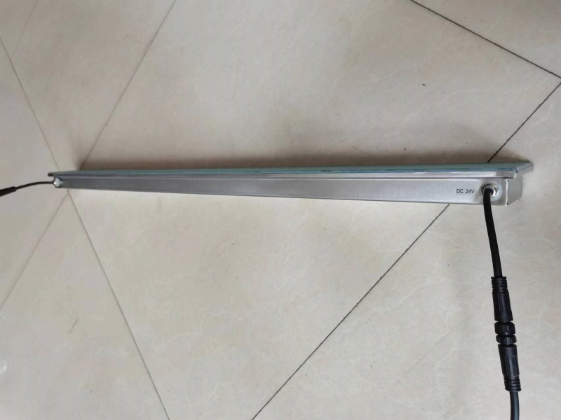 Ugradno kvadratno svjetlo za pločnik, 24V DC, IP67, 18W, 1000×90×40 mm