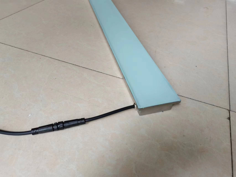 Ugradno kvadratno svjetlo za pločnik, 24V DC, IP67, 18W, 1000×90×40 mm
