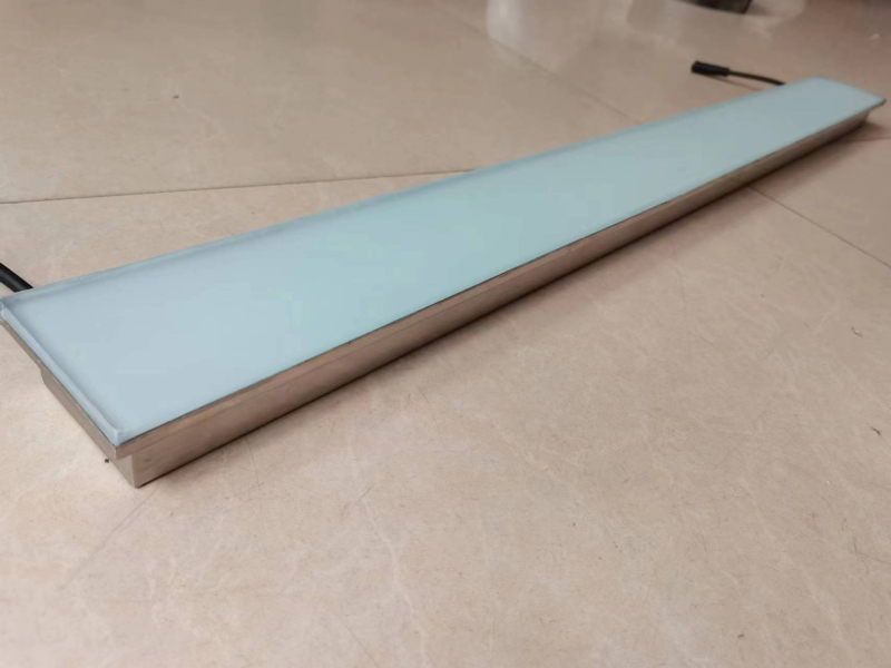 Ugradno kvadratno svjetlo za pločnik, 24V DC, IP67, 18W, 1000×90×40 mm