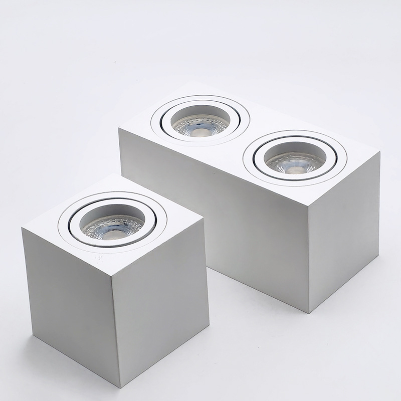 Izuzetno tan kvadratni LED downlight za površinsku montažu, anti-glare, s jednom ili dvostrukim glavom, za dnevni boravak i spavaću sobu.