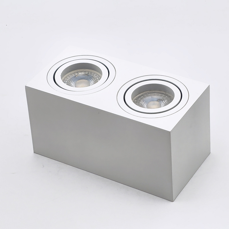 Izuzetno tan kvadratni LED downlight za površinsku montažu, anti-glare, s jednom ili dvostrukim glavom, za dnevni boravak i spavaću sobu.