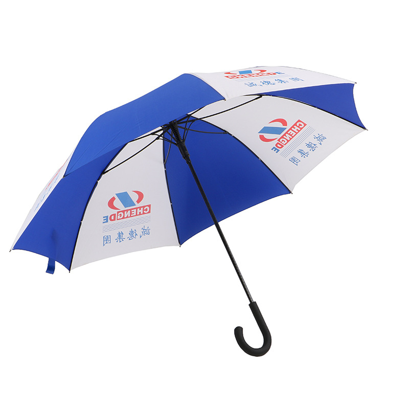 Veliki golf kišobran za dvije osobe s prilagođenim reklamnim logotipom, usklađene boje, zakrivljena drška, ravna šipka