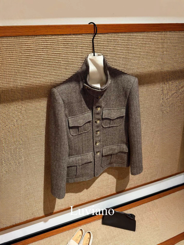 Női gyapjú kabát herringbone mintával, retro stílus, álló gallér, egysoros gombolás, városi vonal