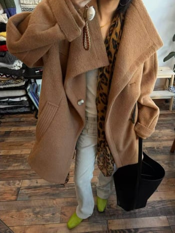 Háromdimenziós szabású gyapjú kabát, középhosszú, sokoldalú elegancia, szarvból készült gombok, gallér, strukturált siluett télre