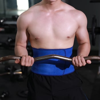 prozračan pojas za struk za fitness s prilagodljivom kompresijom
