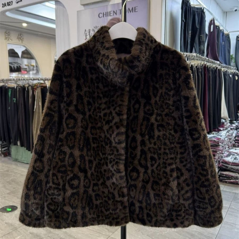 Nova ženski kaput od umjetne norke s leopardnim uzorkom za jesen i zimu, topla i elegantna za posao i fotografiranje, s stojećim ovratnikom.