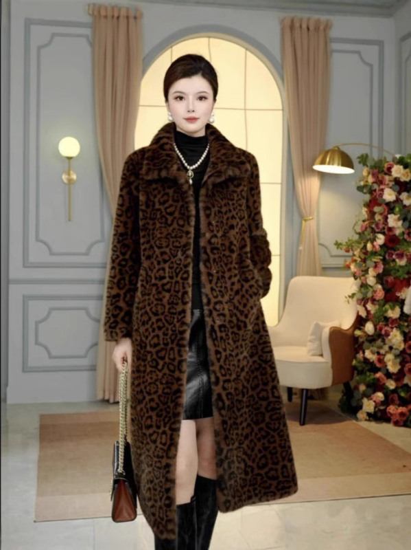 Ženski dugi kaput od Snow Mink s leopard uzorkom, iznad koljena, ekološki prihvatljivo