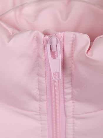 Kratka pernata jakna sa zipom – baršunast materijal, širok kroj, ženski svakodnevni stil, zima 2023