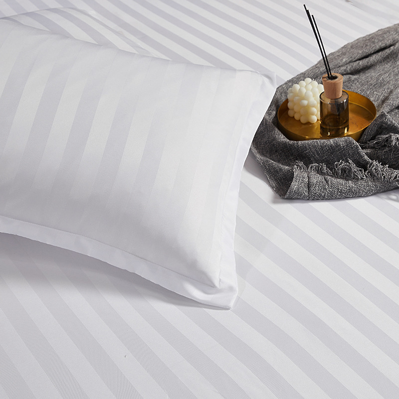 Satenski hotelski set posteljine, četiri dijela, 100% pamuk, navlaka za pokrivač, plahte s gumicom i dvije navlake za jastuke