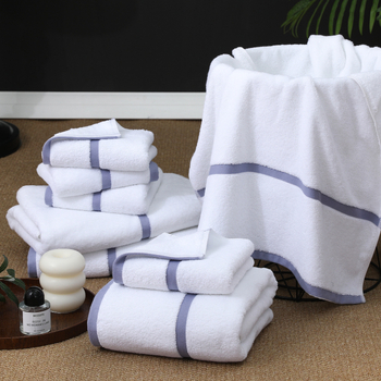 Hotelski ručnik od 100% pamuka, bijeli, debeli, luksuzni za hotele, pansione, apartmane, spa i klubove; s izvezenim logom; mekan