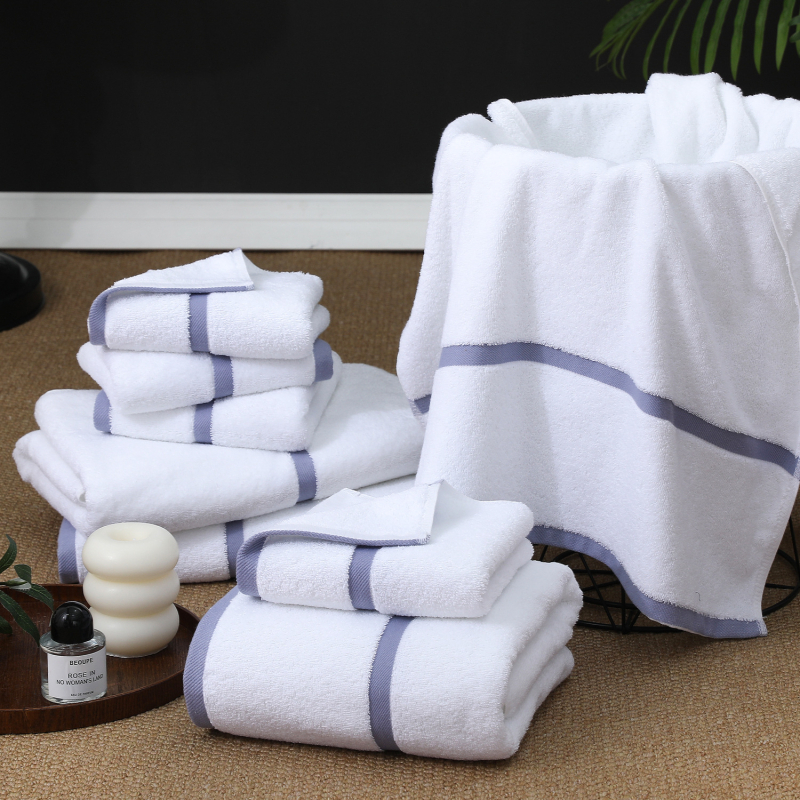 Hotelski ručnik od 100% pamuka, bijeli, debeli, luksuzni za hotele, pansione, apartmane, spa i klubove; s izvezenim logom; mekan